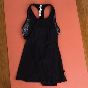 Lululemon bra tank Black Racerback Top EUC 6!
